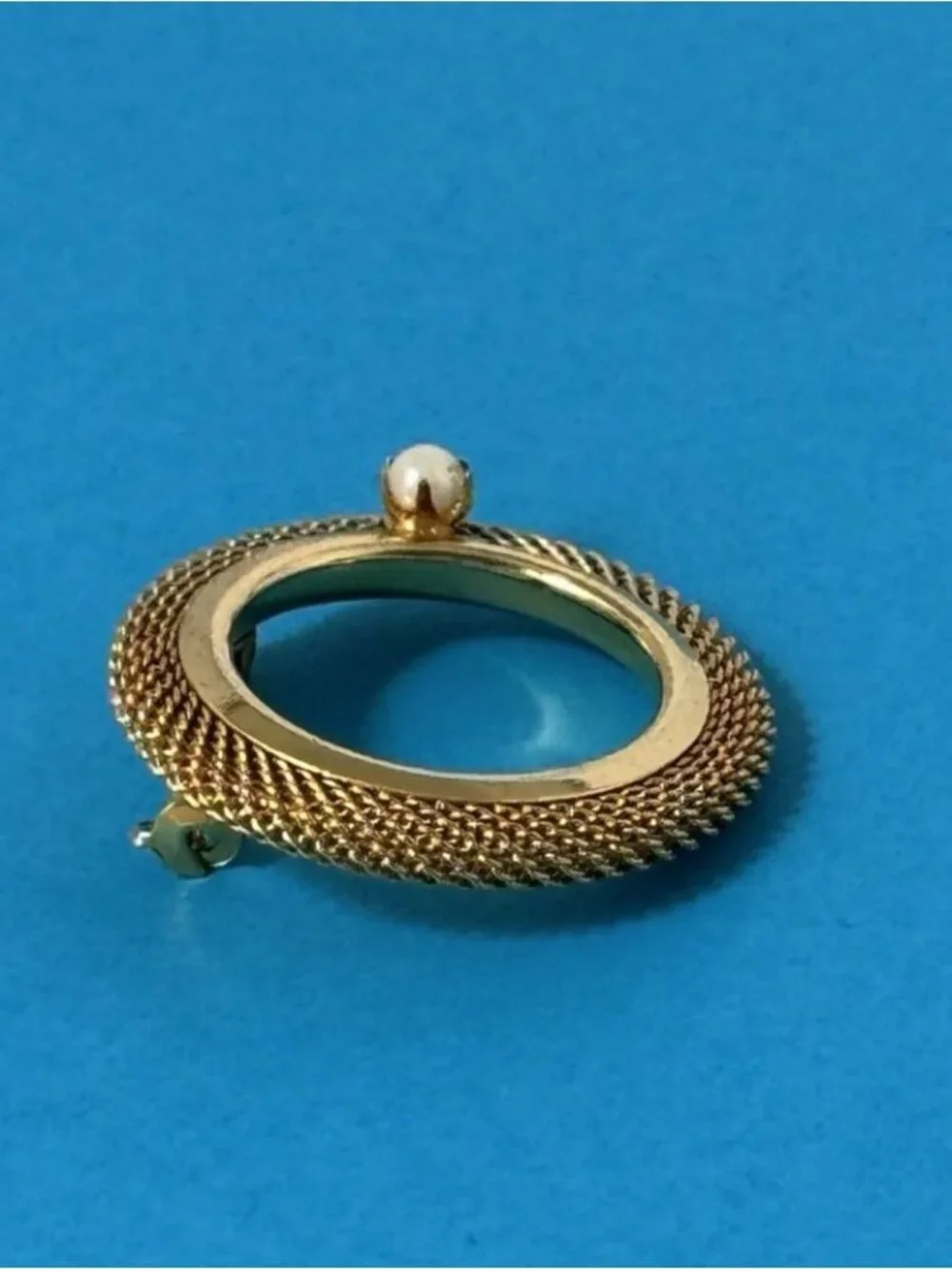 Gold Tone Circular Mesh Brooch Round Wreath Vintage